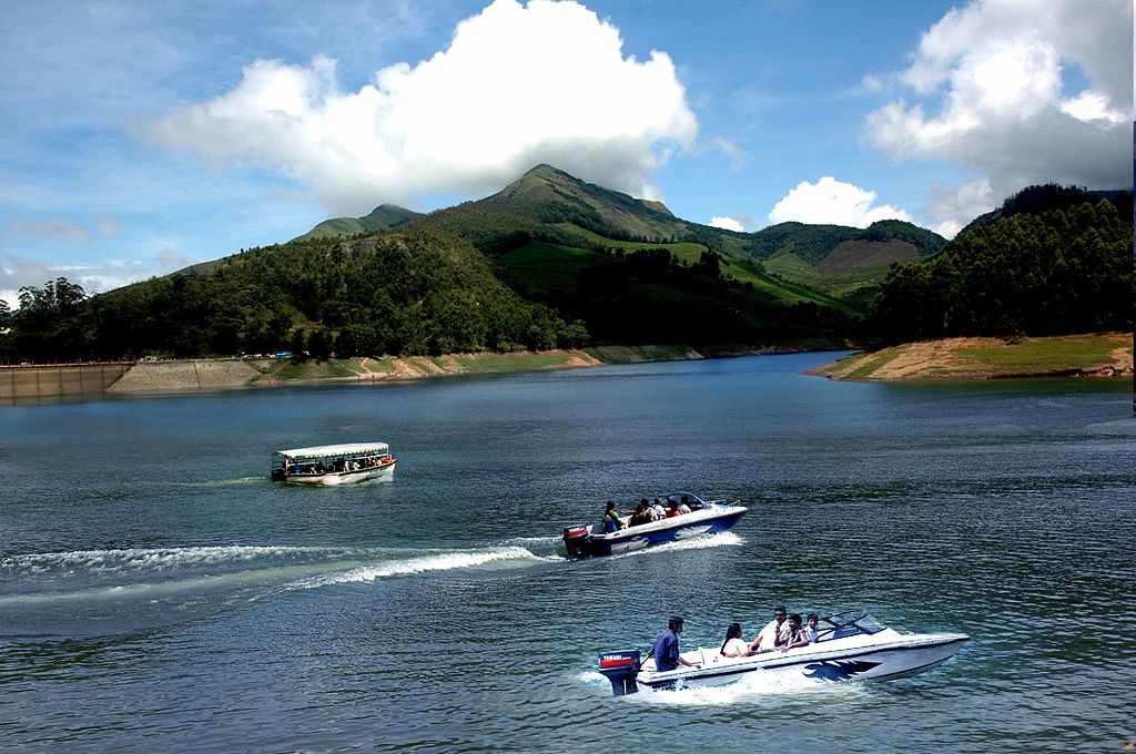 1024px-Thekkady-in-Kerala-State-1